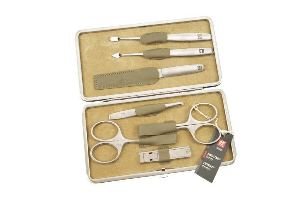 Manicure case, cow leather with metal frame, 7 pcs.